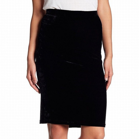 Nordstrom Dresses & Skirts - ❤️‍🔥 NWT Nordstrom Black Velvet Pencil Pull On Skirt